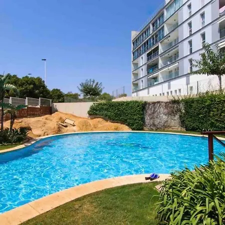 Luxury Apartment/ Sea Views/pool/gym Apartment *