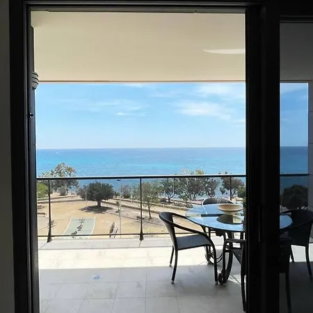 Apartment Luxury Apartment/ Sea Views/pool/gym *