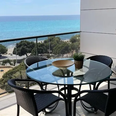 Luxury Apartment/ Sea Views/pool/gym *