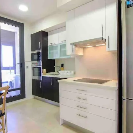 Luxury Apartment/ Sea Views/pool/gym *