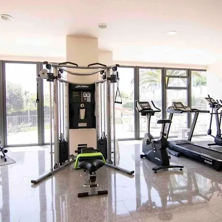 Apartment Luxury Apartment/ Sea Views/pool/gym