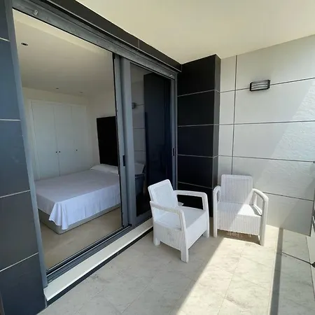 Luxury Apartment/ Sea Views/pool/gym Apartment
