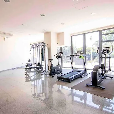 Luxury Apartment/ Sea Views/pool/gym Apartment *
