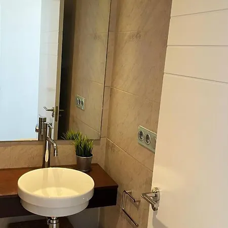 Apartment Luxury Apartment/ Sea Views/pool/gym *