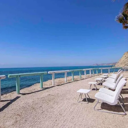 Luxury Apartment/ Sea Views/pool/gym Apartment *