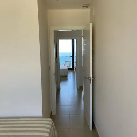 Luxury Apartment/ Sea Views/pool/gym Apartment