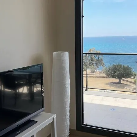 Luxury Apartment/ Sea Views/pool/gym Apartment *